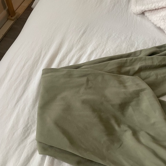 Green Lululemon align leggings size 6 - Picture 3 of 3